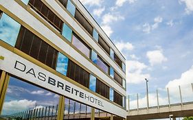 Dasbreitehotel am Rhein